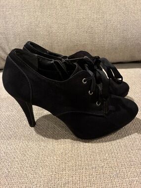 Women's Jellypop Black Lace-Up Suede Heeled Oxford